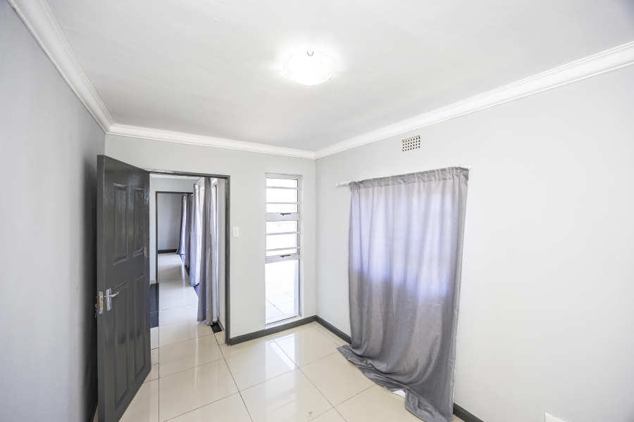 5 Bedroom Property for Sale in Sunnyridge Eastern Cape